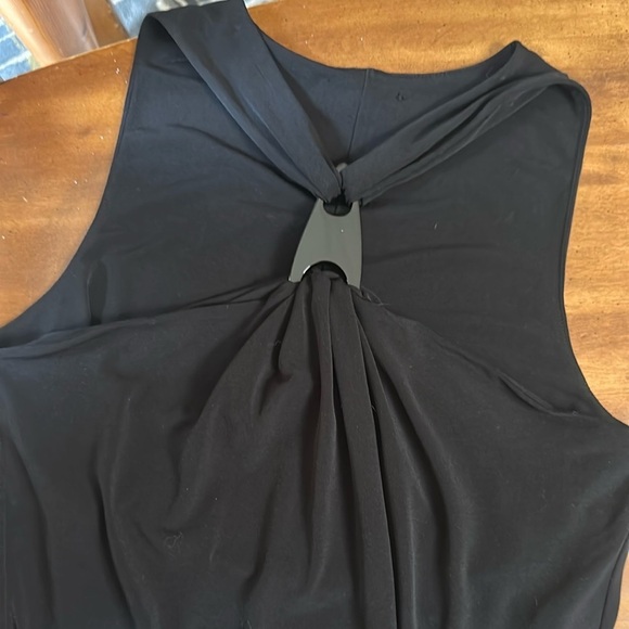 Black Sleeveless cinched back women top - Picture 9 of 9